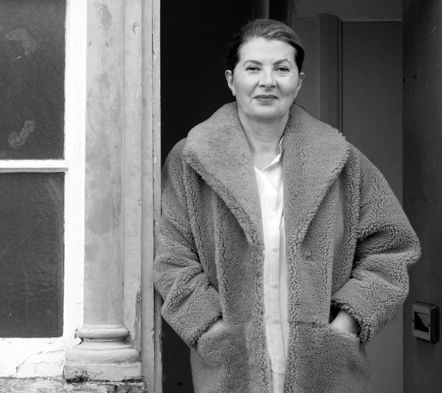 <p>Ilse Crawford (1962) is a renowned Danish-born, British designer, the founder of eponymous design studio Studioilse, and the former founding editor of Elle Decoration. Throughout her exceptional career, Ilse Crawford furniture has focused on design’s ability to enhance the human experience with products and experiences that are attentive to space and the lives that coexist within them.</p><p><span style=
