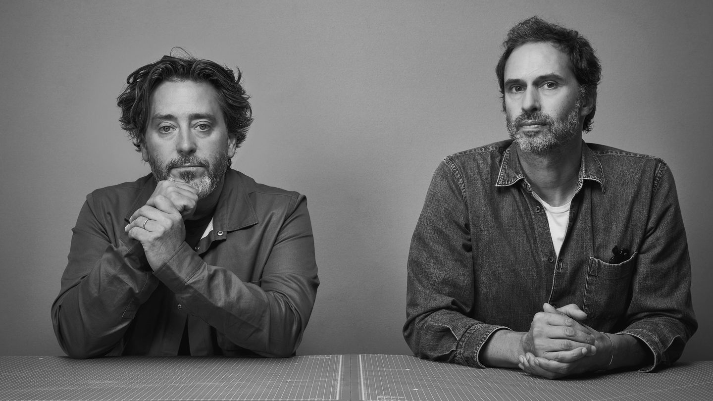 <p>Edward Barber, born in Shrewsbury in 1969, and Jay Osgerby, born in Oxford in 1969, studied architecture and interior design as fellow students at the Royal College of Art in London. In 1996, they founded their own studio for design and architecture under the name Barber & Osgerby. Since that time, their collaborative work has probed the interface between industrial design, furniture design and architecture.<br data-mce-bogus=